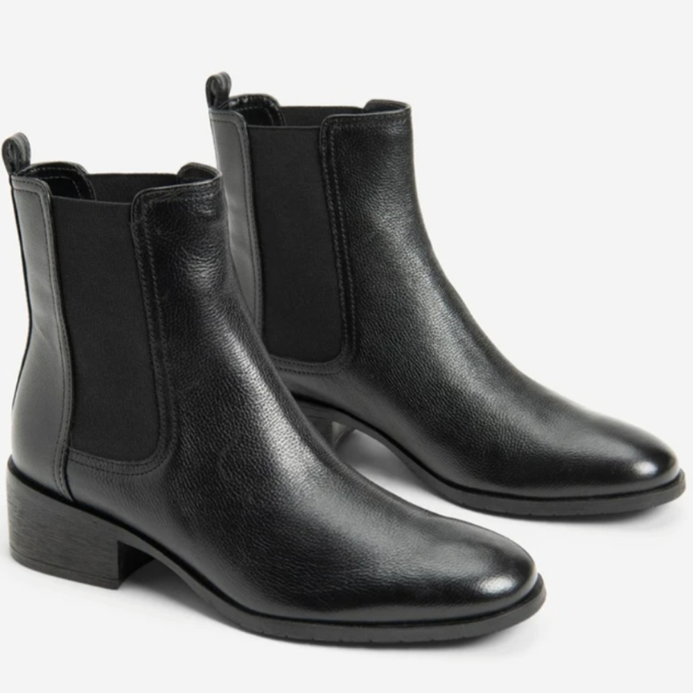 Kenneth Cole Leather Chelsea Boots